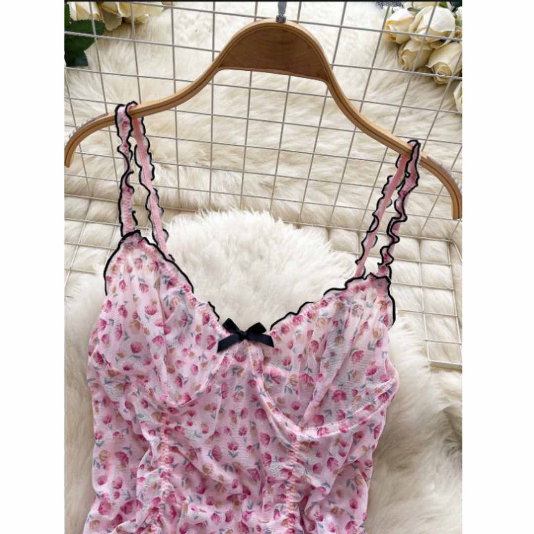 女性用、可愛らしいデザインのルームウェアセット。花柄プリント - Romper Floral Print のレビューと価格